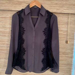 3/$30 bundle 🎉 Express Button Down w/ Lace detail